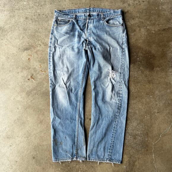 VINTAGE LEVIS 501 JEANS 80S MADE IN USA FADED PATINA LIGHT WASH MENS 36X28 - Picture 1 of 7